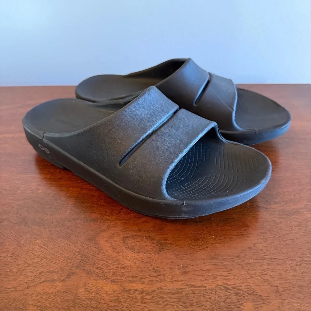 OOFOS Men’s Black Slide Sandals Recovery Shoes Size 8